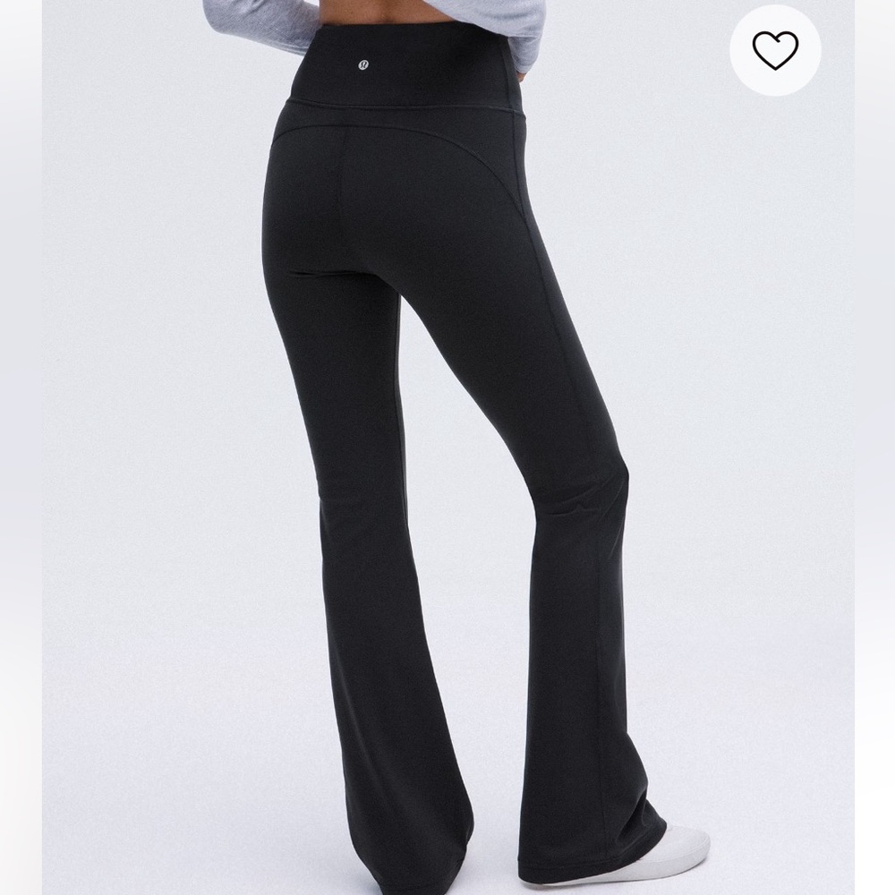 EUC Size 4 Lululemon SHR Groove flares 29” inseam